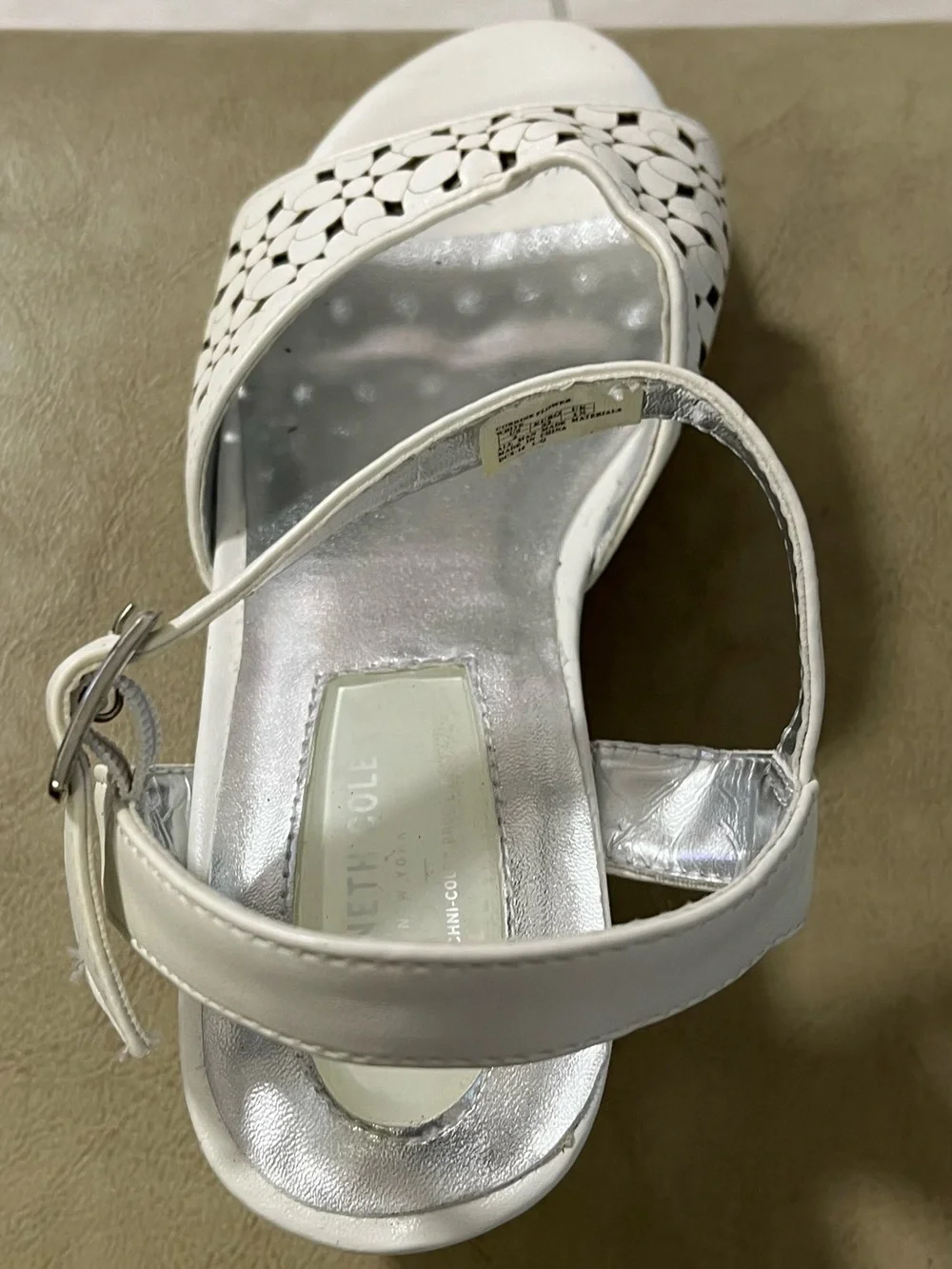 Kenneth Cole White Floral Cutout Ankle-Strap Sandals girls size 2